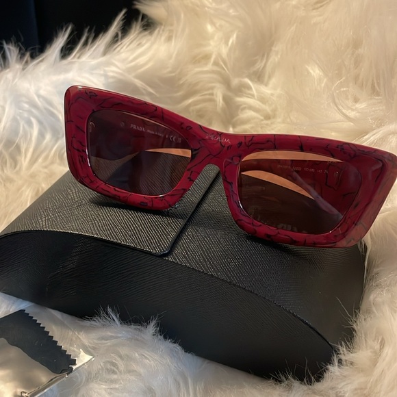 🍒RARE PRADA RED MARBLE ETRUSCAN MARBLE - brand new cat eye authentic Prada - Picture 6 of 15